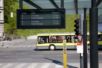 Busstationsanzeiger in elektronischer Tinte Busstationsanzeiger in elektronischer Tinte