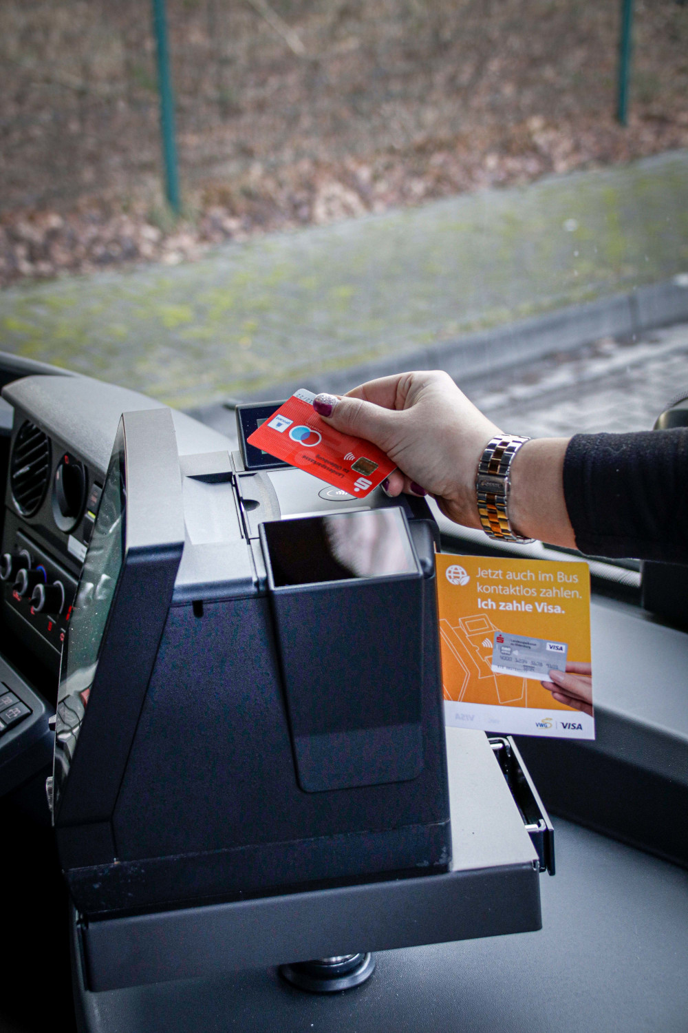 Kontaktloses Bezahlen am PC-basierten Fahrscheindrucker EVENDpc3