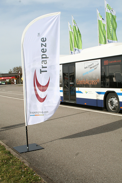 Ob Bus, Tram, Bahn oder Schiff. Wer als Fahrgast die ComfoAccess®-Chipkarte bei sich trägt, hat immer uneingeschränkte Fahrt auf sämtlichen Strecken. Und das ohne jegliche Bedienhandlung und absolut bargeldlos.